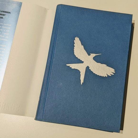 The Hunger Games: Mockingjay hardcover novel - Picture 4 of 5